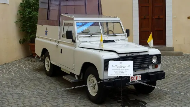 Papamóvil Land Rover Santana 109
