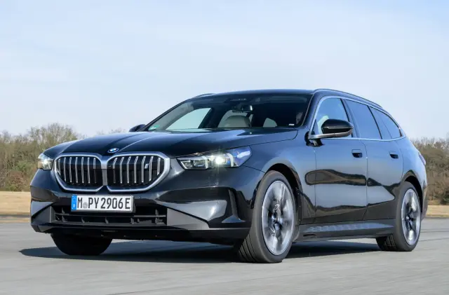 Los tres familiares con mejor nota en las pruebas de AUTO BILD. BMW i5 Touring
