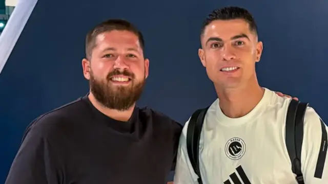 Este youtuber demuestra su pasión por el fútbol modificando su coche