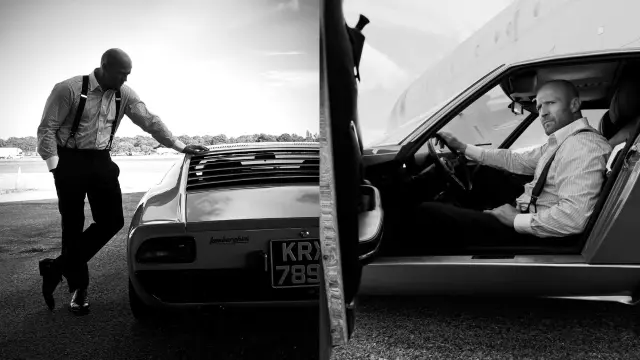 Un posado de película el de Jason Statham con su nuevo supercoche clásico