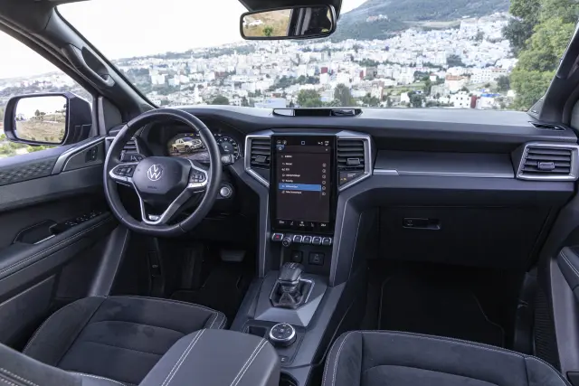 En el interior, la pantalla de 12,3 pulgadas y formato vertical utiliza el diseño de menús de Ford