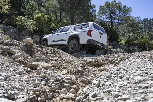 Como tiene bloqueo en el eje trasero, que se quede una rueda en el aire no es un problema