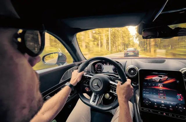 Comparativa: Mercedes-AMG GT 63 Pro vs. Porsche 911 GT3. Cockpit del AMG.