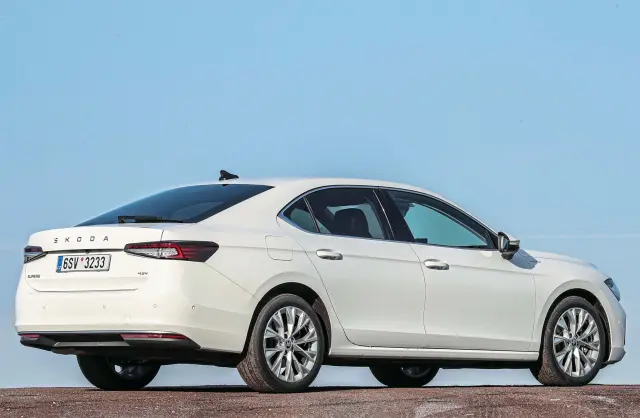 Skoda Superb.