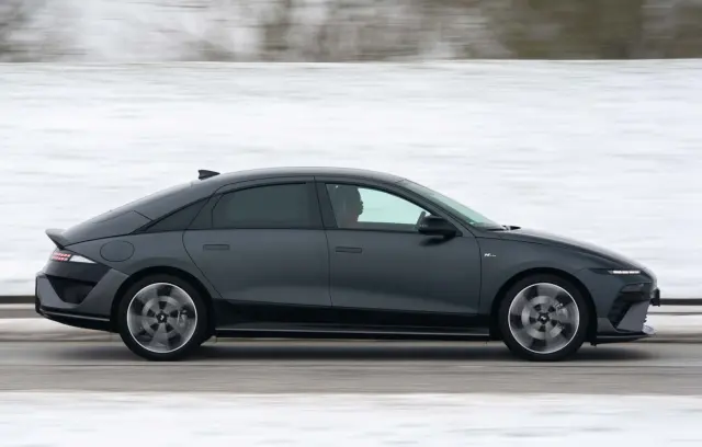 Comparativa del Hyundai Ioniq 6 84 kWh vs Volkswagen ID.7 GTX. Barrido del Ioniq.