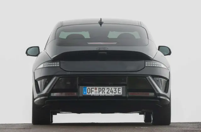 Comparativa del Hyundai Ioniq 6 84 kWh vs Volkswagen ID.7 GTX. Zaga del Hyundai,