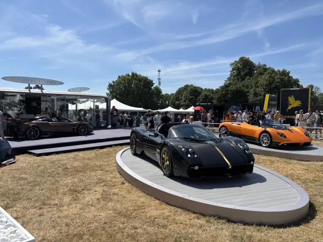 Superdeportivos, coches de carreras y restomods en el Festival de la Velocidad de Goodwood 2026