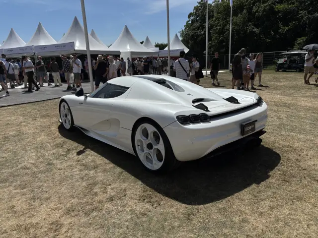 Superdeportivos, coches de carreras y restomods en el Festival de la Velocidad de Goodwood 2026