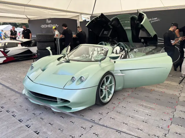 Superdeportivos, coches de carreras y restomods en el Festival de la Velocidad de Goodwood 2026
