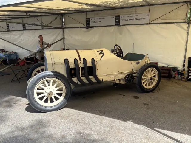 Superdeportivos, coches de carreras y restomods en el Festival de la Velocidad de Goodwood 2026