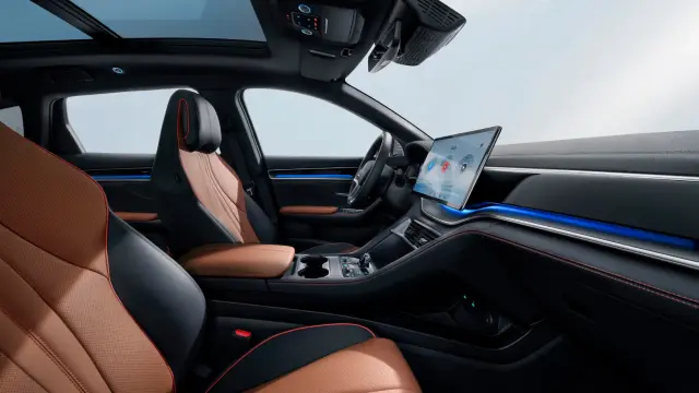 El interior de los híbridos enchufables de BYD presenta un espacio ideal para los viajes en familia.
