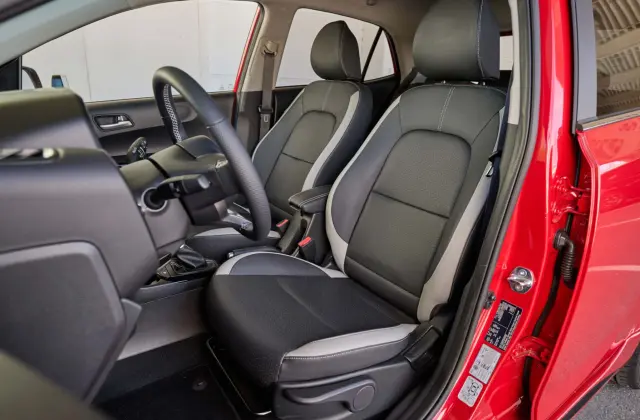 Buenos asientos, para un coche tan pequeño.