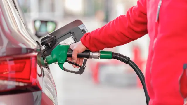 El precio de la gasolina y el diésel vuelve a subir.