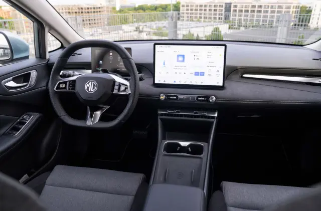 En general, el cockpit está bien ajustado para su categoría.