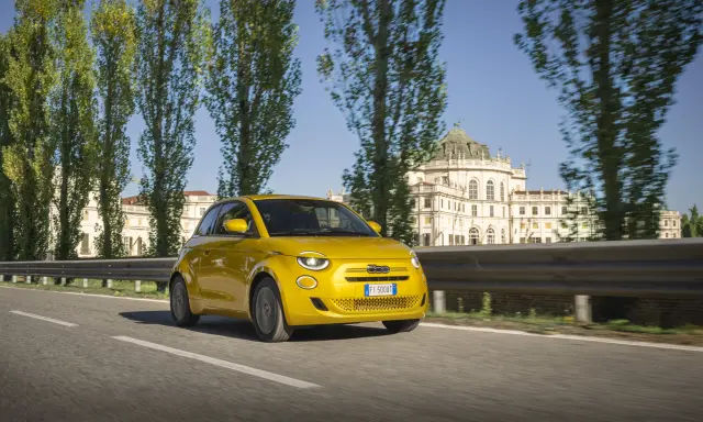 El Fiat 500 Hybrid monta un sistema híbrido FireFly que lo dota de 65 CV.