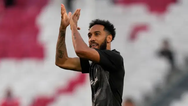 Aubameyang está de vuelta en España y ya pasea con su Ferrari