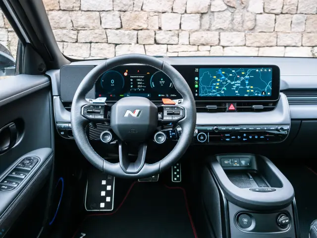 Volkswagen Golf R vs Hyundai IONIQ 5N