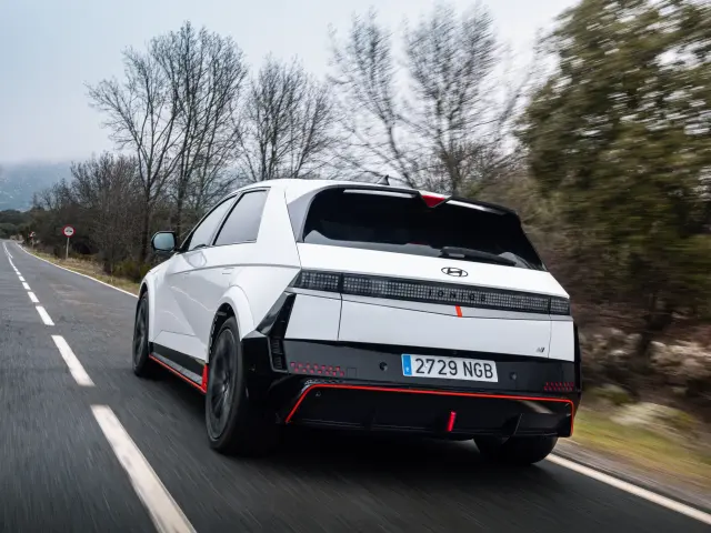 Volkswagen Golf R vs Hyundai IONIQ 5N