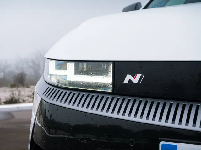 Volkswagen Golf R vs Hyundai IONIQ 5N