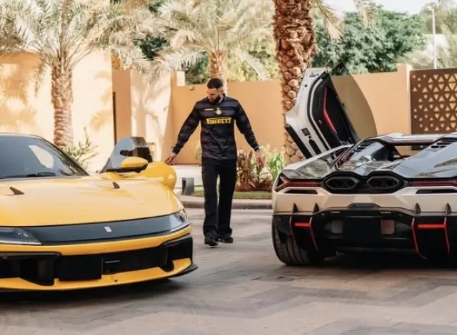 Benzema y su Ferrari 12cilindri y su Lamborghini Revuelto