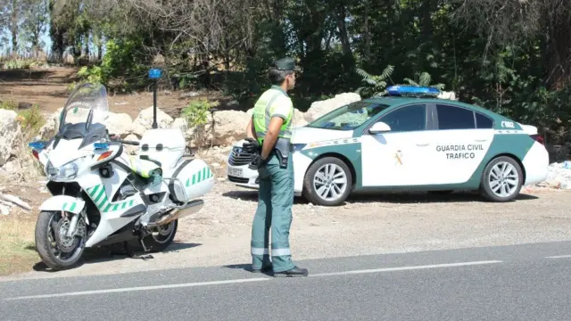 La Guardia Civil intercepta a un conductor que realizaba maniobras peligrosas con un camión robado.