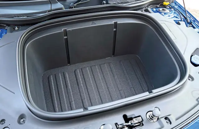 El frunk añade 100 litros extra.