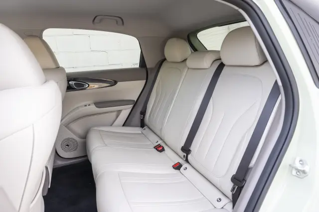 Geely E2