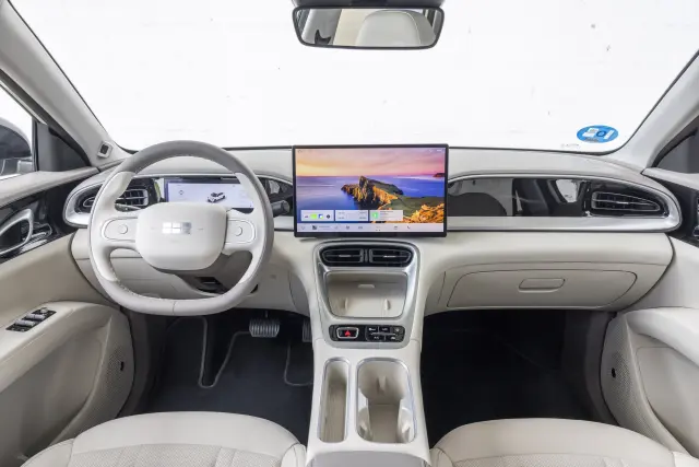 Geely E2