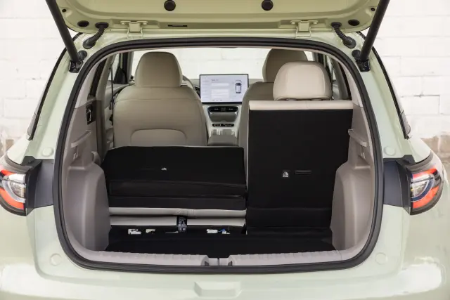 Geely E2