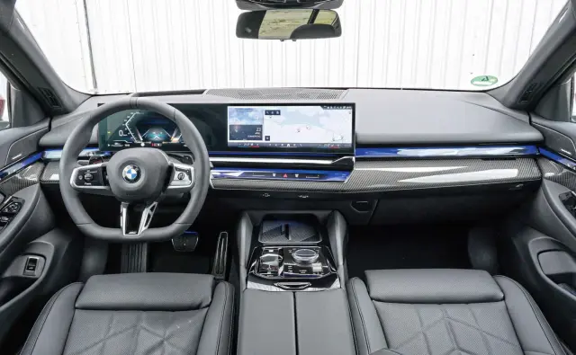 El BMW lleva el excepcional iDrive.