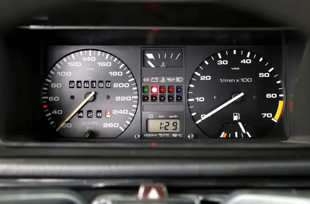 El velocímetro marcaba 260 km/h.