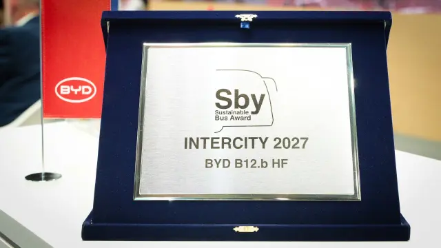 El BYD B12.b HF recibe el premio Sustainable Bus Award 2027 en FIAA Madrid 2026.