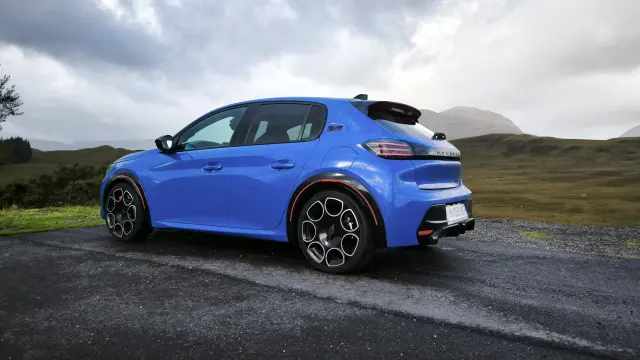 Peugeot E-208 GTI 2026