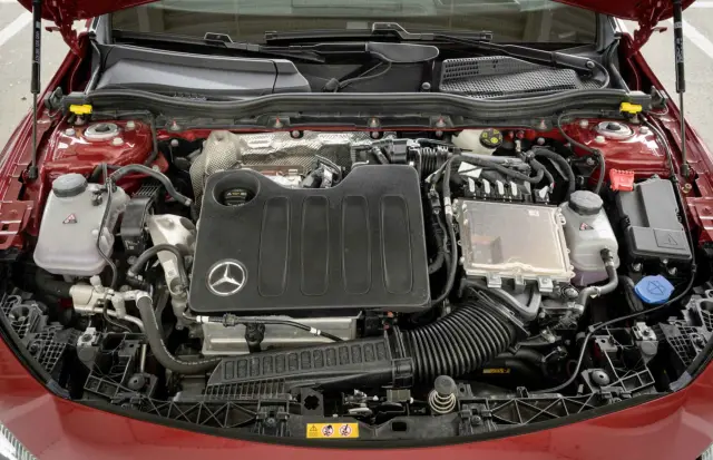 El motor del Mercedes es un poco más potente.