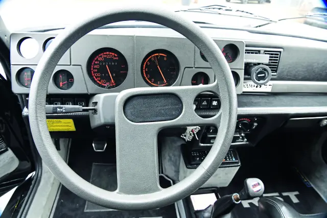 Renault 5 Turbo y un Clio V6 cara a cara