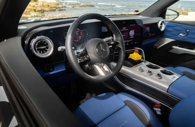 Primera toma de contacto con el Mercedes-AMG GT SUV, y así es su cockpit.