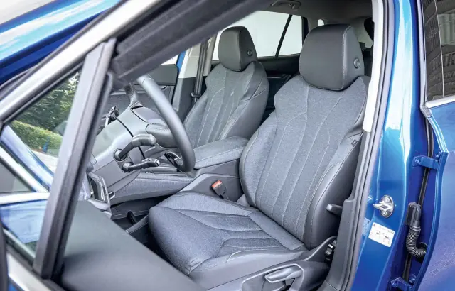 Los asientos del Skoda son cómodos y agarran bien.