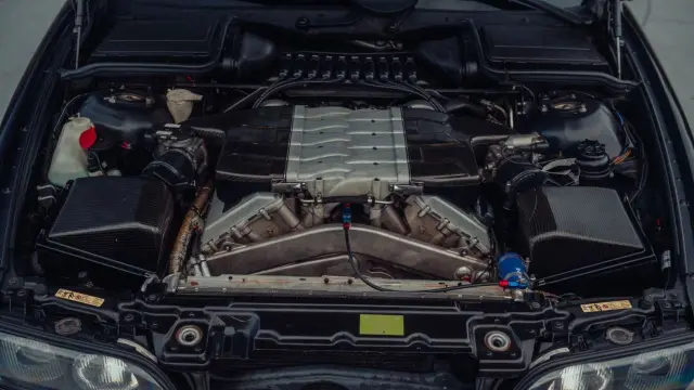 BMW M5 E39 W10