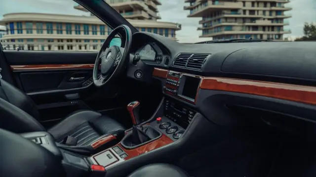 BMW M5 E39 W10