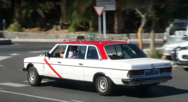 Domingo y su taxi guardan una gran historia