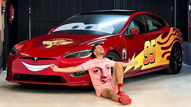 The Grefg y su Tesla de Rayo McQueen se meten en un lío
