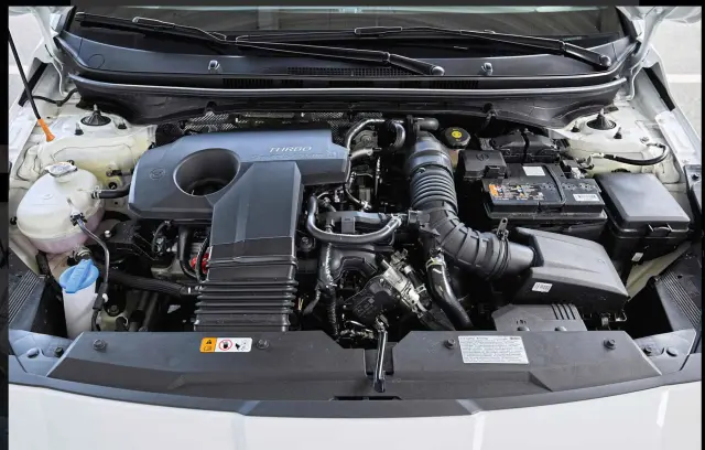 El motor del Hyundai es menos potente que el de su rival. Pero más que suficiente.