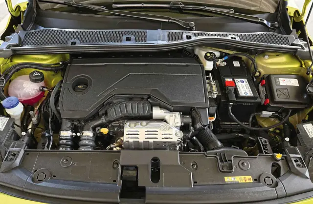 El motor del 208 tiene mucho par, y eso se nota al acelerar.