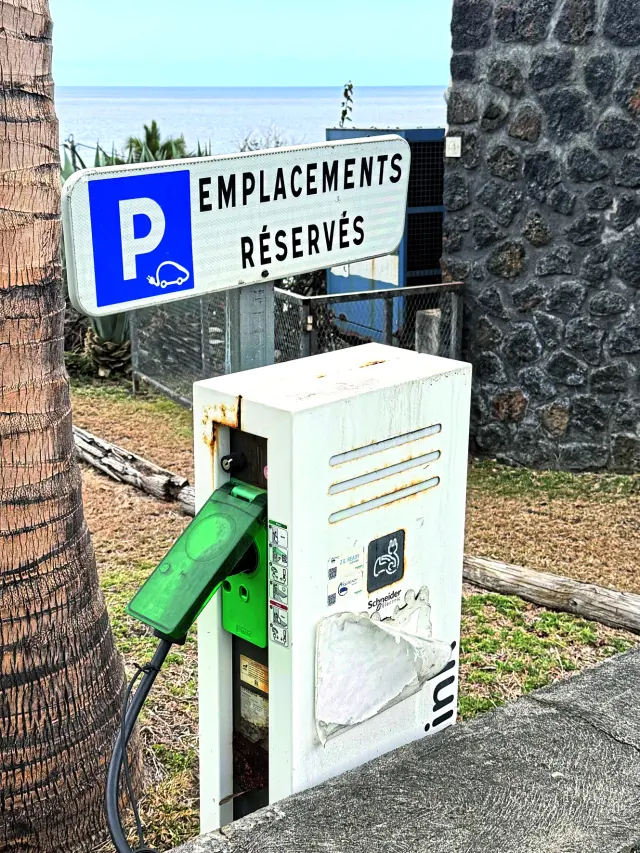 Renault 4 E-Tech en La Reunion