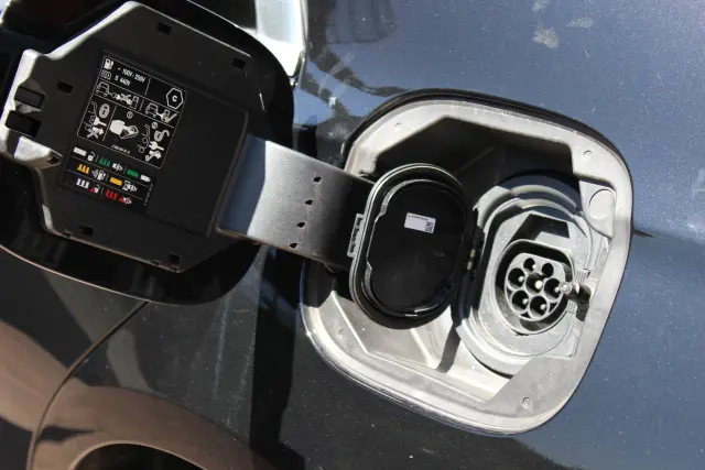 Aquí, carga a 11 kW, aunque opcionalmente puede admitir hasta 60 kWh.