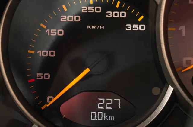 Alcanza los 300 km7h sin despeinarse.