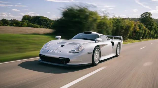 Porsche 911 GT1 Straßenversion.