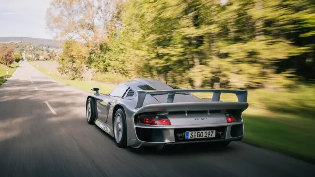 Porsche 911 GT1 Straßenversion.