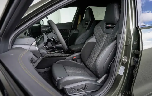 Los asientos del Audi, además de tener buen agarre, son muy cómodos.