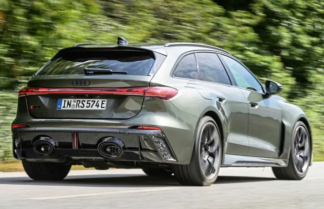 La tecnología híbrida del Audi es muy avanazada, pero penaliza su peso.